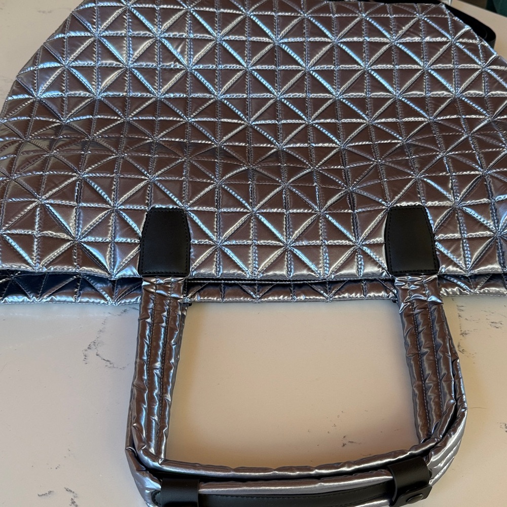 VEE Collective VEE WEEKENDER Quilted Travel Tote Bag in ICY SILVER Color - Picture 13 of 14